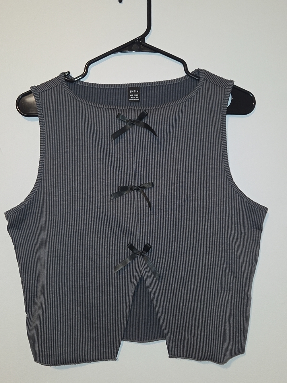 SHEIN Charcoal Ribbed Sleeveless Crop Top with Black Bow Accents